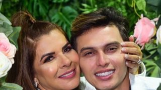 Rara aparição! Filho de Mara Maravilha combina lookinho com o pai em lançamento do livro do ex-Bozo Luis Ricardo. Fotos