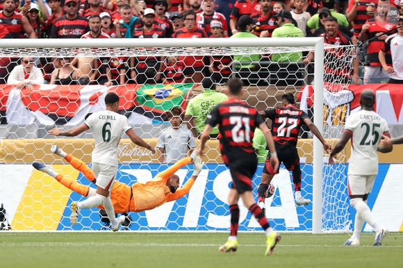 Em partida válida pela segunda rodada do Grupo D da Copa do Mundo de Clubes da FIFA, realizada em 20 de junho de 2025, no Lincoln Financial Field (Filadélfia), o Flamengo conquistou uma vitória expressiva sobre o Chelsea, inglesa, por 3 a 1.