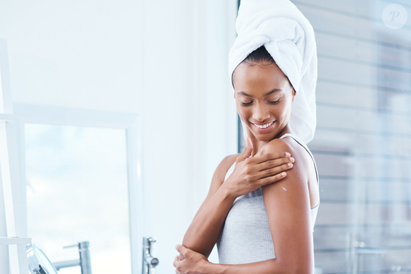 Hidratar a pele garante que você não perca a barreira de proteção natural dela