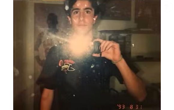 Aos 9 anos, Marcos Mion ganhou de presente de Natal o lendário Air Jordan 4 Fire Red e garante que o tênis lançado em 1989 mudou sua vida: 'Todo mundo começou a me enxergar'