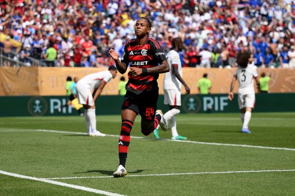 Wallace Yan fez terceiro gol para o Flamengo em jogo contra o Chelsea