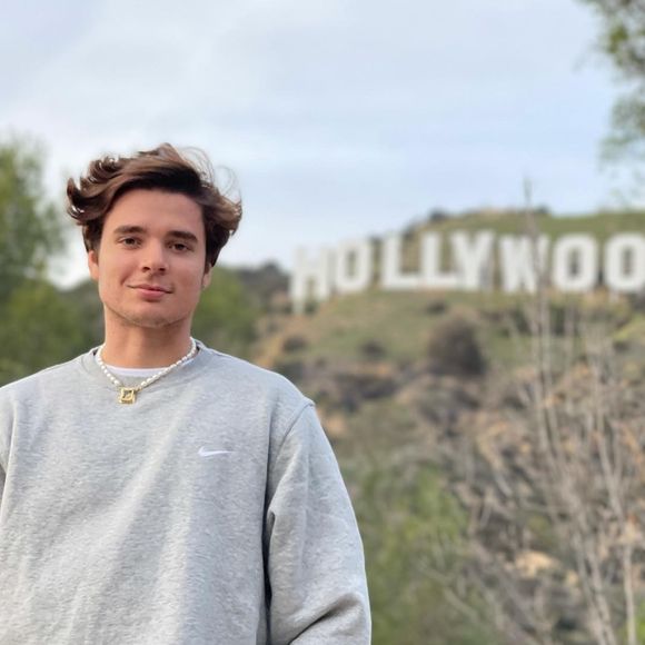 João Lucas passou a investir em visuais diferentes e cada vez cortou mais as madeixas