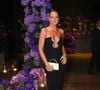 Ticiane Pinheiro surgiu deslumbrante em um um vestido sem alças com decote profundo