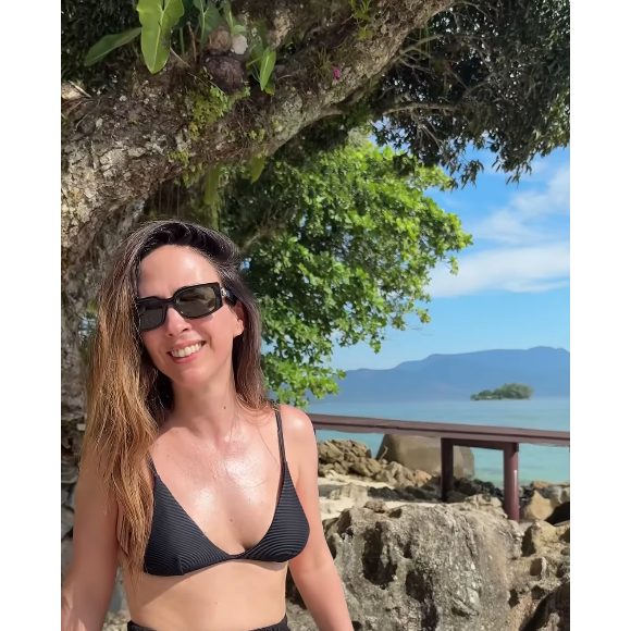 Tatá Werneck publicou um vídeo só de biquíni e short recriando um clipe de Whitney Houston com um amigo