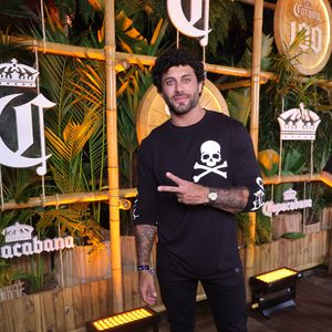 Show da Lady Gaga no Rio: Jesus Luz, ex de Madonna, usou uma camisa de manga comprida com caveiras