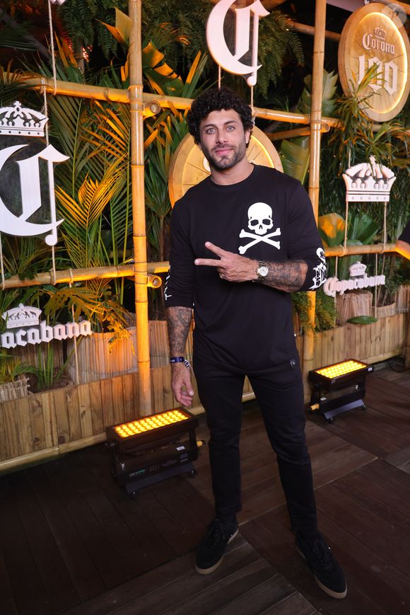 Show da Lady Gaga no Rio: Jesus Luz, ex de Madonna, usou uma camisa de manga comprida com caveiras