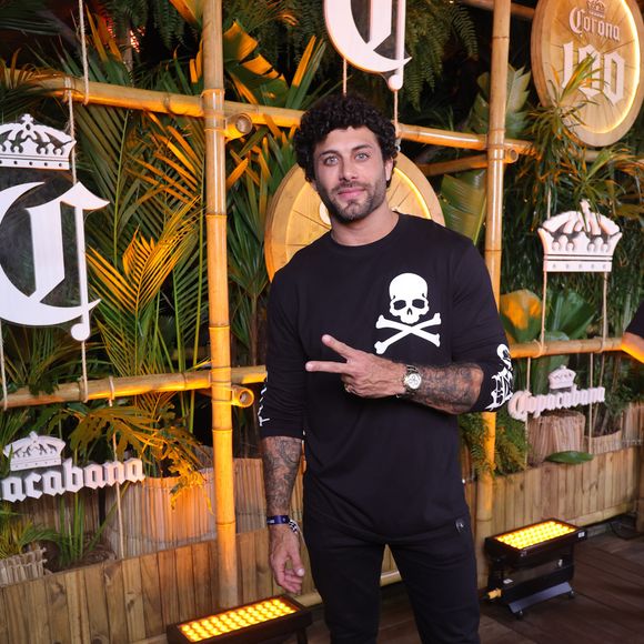 Show da Lady Gaga no Rio: Jesus Luz, ex de Madonna, usou uma camisa de manga comprida com caveiras