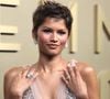 Zendaya compareceu ao tapete vermelho do Emmy Awards 2026, em Los Angeles, no dia 14 de setembro, enquanto as cores simples e elegantes de unhas aparecem entre as apostas para a primavera e mostram que uma manicure sofisticada não precisa de desenhos ou excessos