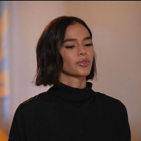 Na entrevista, Bruna Marquezine lamentou que a aparência do corpo seja algo tão cobrado pelo público