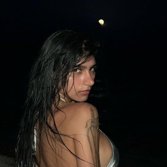 Mia Khalifa é libanesa e vive nos Estados Unidos há cerca de 25 anos. Em 2014, ela se rendeu a um convite para se tornar modelo e, pouco tempo depois, virou atriz pornô