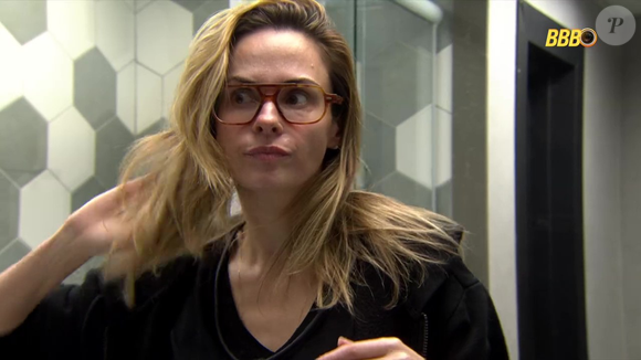 Barrada da festa do ‘BBB 26’, Ana Paula Renault não faz desafio e escolhe dormir