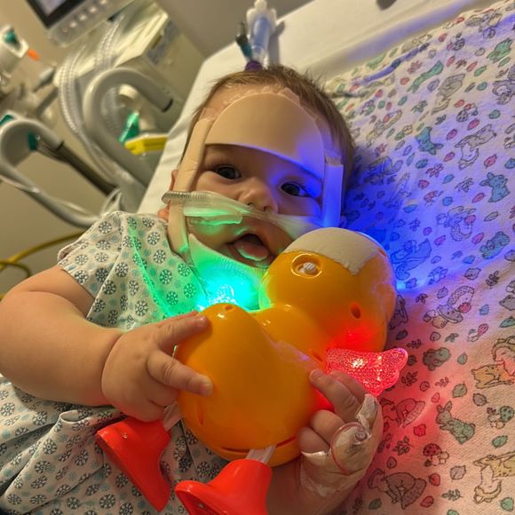 José Leonardo está precisando de máscara de oxigênio para melhorar a respiração