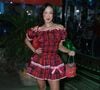 O vestido com decote ombro a ombro e estampa xadrez bem característica de festa junina deu mood divertido ao look de Ana Hikari