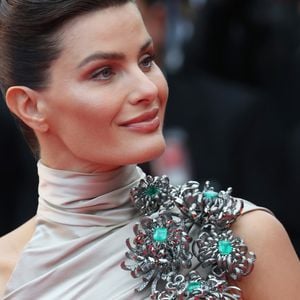Joia usada por Isabeli Fontana  recebeu o nome de “Woman” e acaba de ser exibida em Genebra, na Suíça, durante a GemGenève