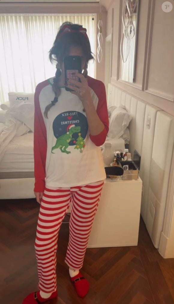 Luciana Gimenez postou uma foto de pijama logo em seguida, ainda dentro do tema natalino