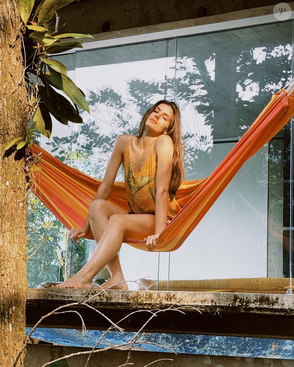 Cabelo de Camila Queiroz, sempre muito cuidado, já passou por algumas transformações