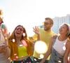 Enquanto algumas pessoas se sentem bem ao passar horas cercadas de amigos, música e conversas, outras podem experimentar um desgaste emocional significativo