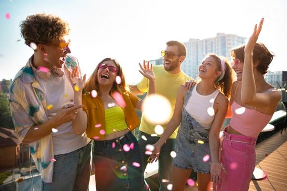 Enquanto algumas pessoas se sentem bem ao passar horas cercadas de amigos, música e conversas, outras podem experimentar um desgaste emocional significativo