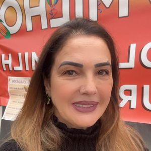 "Eu trabalho que nem uma condenada. Trabalho que nem uma louca. Depois que o Nahim faleceu, tudo sobrou para mim. Era ele quem ajudava com as despesas dos cachorros", disse Andreia de Andrade
