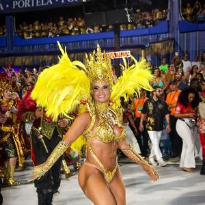 Nos últimos carnavais, Viviane Araújo mostrou uma silhueta bem mais forte na avenida