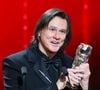 A mudança no visual de Jim Carrey durante o César Film Awards provocou especulações na internet, reforçadas por uma postagem de Alexis Stone sugerindo, de forma irônica, ter ido ao evento no lugar do ator