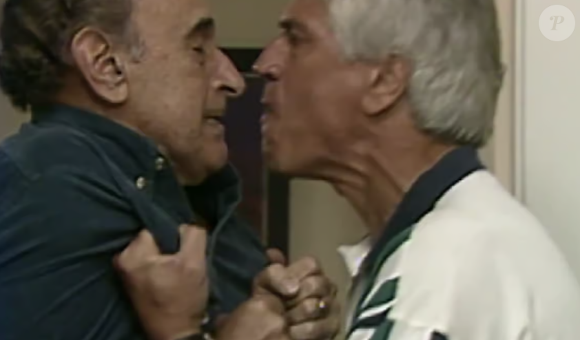 Em 'História de Amor', Assunção vai falar com Caio e acaba encontrando com Urbano.