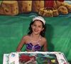 Bruna Marquezine completa 30 anos nesta segunda-feira (04) e um fã-clube resgatou imagens da comemoração dos 08 anos da atriz