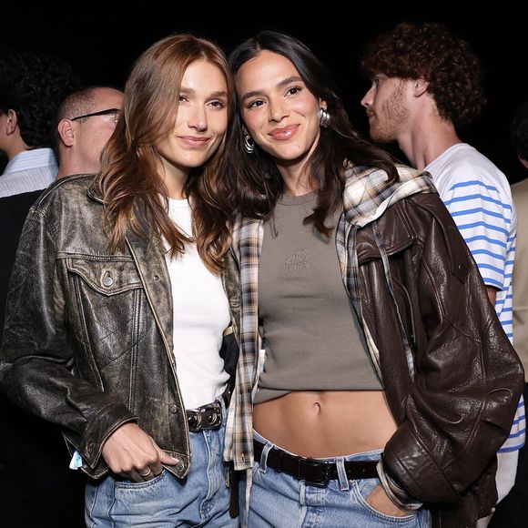 Bruna Marquezine deixou a barriga sarada à mostra