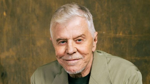 A psicologia afirma: pessoas nascidas entre 1940 e 1960 cresceram em lares onde as crianças se adaptavam às expectativas dos adultos, o que pode explicar por que muitas se tornaram altamente responsáveis, mas emocionalmente reservadas