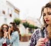 Comentários recorrentes sobre aparência e piadas que deixam a outra pessoa desconfortável contribuem para enfraquecer gradualmente a autoestima