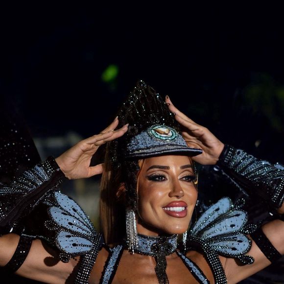 Mulher Abacaxi é musa da Tradição e rainha de bateria da Chatuba de Mesquita