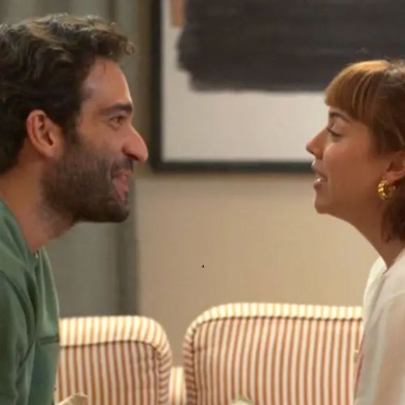 Afonso descobre que Solange (Alice Wegmann) está grávida.