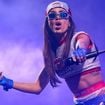 'Vai tomar...': fã de Anitta leva chega para lá da cantora ao invadir palco de show pré-carnaval em São Luís. Vídeo!