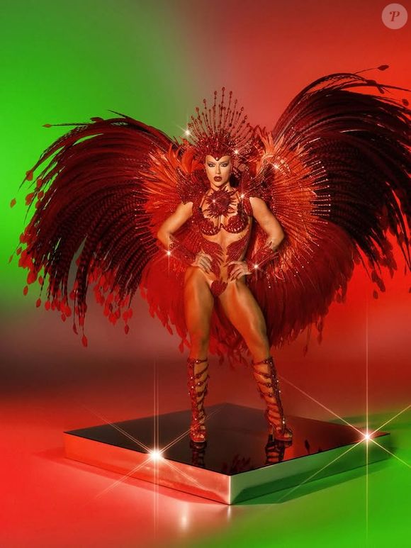 Virgínia Fonseca teve inúmeros problemas com a fantasia no desfile da Grande Rio