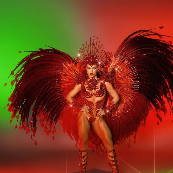 Virgínia Fonseca teve inúmeros problemas com a fantasia no desfile da Grande Rio