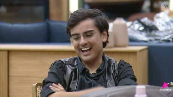 Dudu Camargo seguia como favorito a vencer A Fazenda 17 em enquete UOL atualizada na madrugada