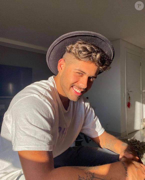 Nesta foto em particular, Zé Felipe ganhou muitos elogios por sua beleza