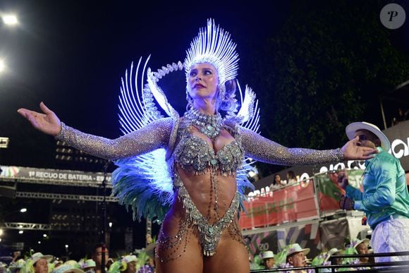 Fantasia de Paolla Oliveira em último ano da Sapucaí representou a Lua