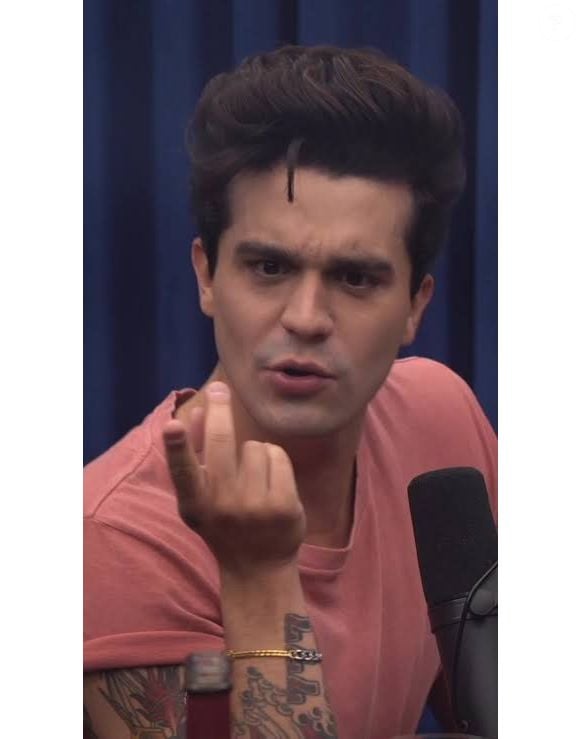 Luan Santana ficou impressionado ao conhecer a casa de Luciano Huck e, em entrevista ao podcast Flow, afirmou que a residência era a "mais bonita que ele já viu na vida". O cantor destacou o jardim, a floresta, a Pedra da Gávea e a vista para o mar