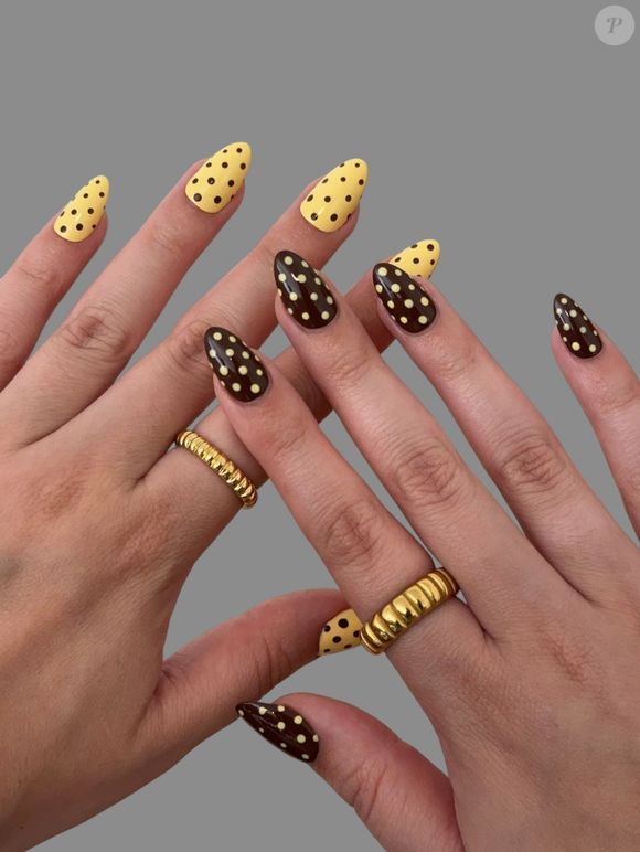 Tendência para unha decorada, polka dots nails são uma opção versátil de nail art, indo do visual minimalista ao mais ousado