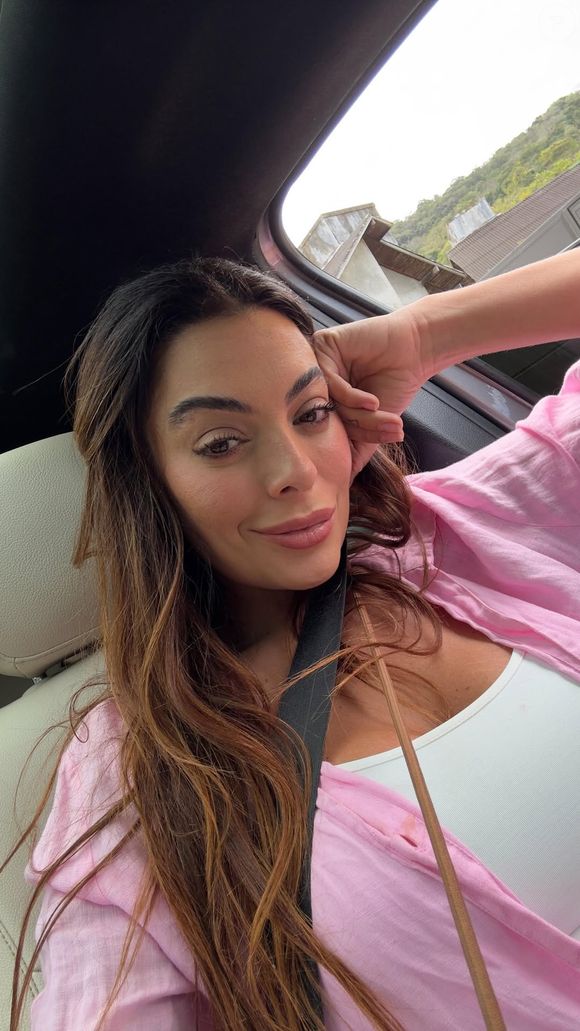 Monique Amin, hoje, é uma das diretoras de venda da empresa de cosméticos Farmasi