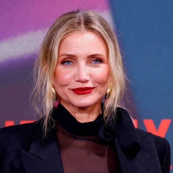 Cameron Diaz opta pelo consumo demicrobióticos. Esses microrganismos, frequentemente chamados de 'bactérias boas', são associados ao equilíbrio da microbiota intestinal e à saúde digestiva, fazendo parte da rotina de cuidados que a atriz adotou ao longo dos anos.