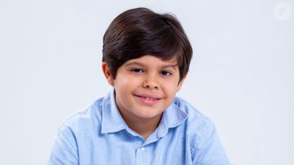 Arthur Yera vive o minivilão Simbá na novela 'Êta Mundo Melhor!'