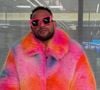 Neymar divide opiniões ao posar usando look rosa extravagante e com trilha sonora inusitada: 'Teria vergonha de postar isso'