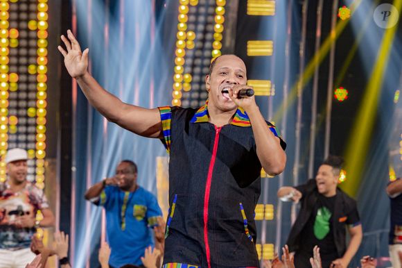Paula, mãe da filha caçula de Anderson Leonardo, do Molejo, alega que cantor recebia maior parte do dinheiro do grupo por ser o vocalista e dono da marca Molejo