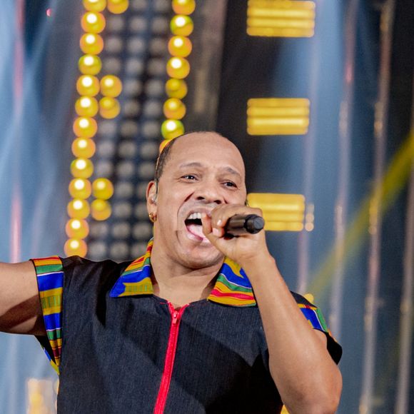 Paula, mãe da filha caçula de Anderson Leonardo, do Molejo, alega que cantor recebia maior parte do dinheiro do grupo por ser o vocalista e dono da marca Molejo