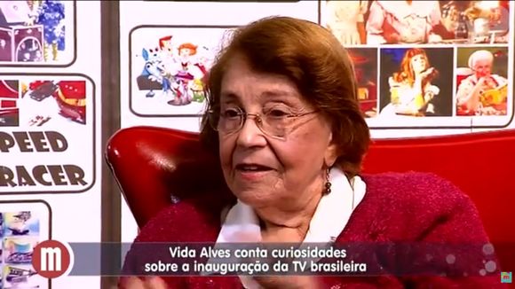 Vida Alves deu o primeiro beijo entre atores de sexos diferentes e iguais na TV brasileira: 'Naquela época eram muito mais românticos do que sensuais'
