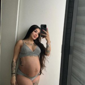 MC Mirella ficou com um barrigão antes de dar à luz a Serena