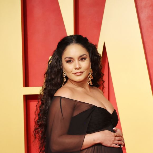 Por falar em Vanessa... a eterna Gabriela Montez de 'High School Musical' anunciou a gravidez do primeiro filho em março, durante a passagem de um tapete vermelho. Chiquérrima! O neném nasceu em julho