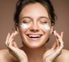 Máscara facial com clara de ovo? Nova tendência de skincare do TikTok viraliza e especialista revela se é realmente segura
